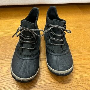 Sorel Women’s Out And About Black Rainboot waterproof Winter boots Size 9